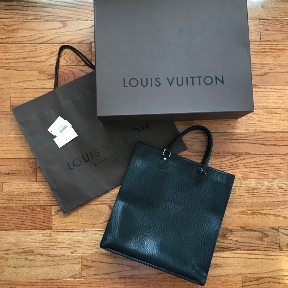 ADDTL PHOTOS - Louis Vuitton LV Sac Plat Epi Noir